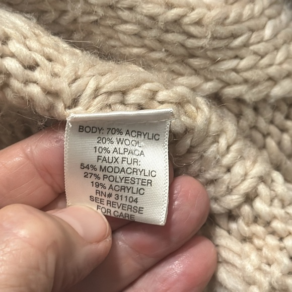 Madison Sleeveless Tan Cable Knit Sweater Vest w/Faux Fur Collar Medium EUC - Picture 9 of 11